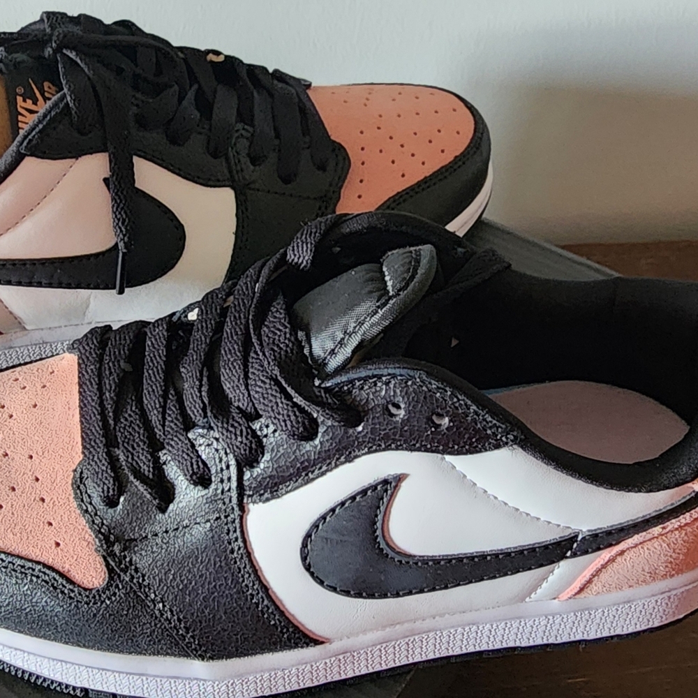US M 7.5 / Air Jordan 1 Retro Low OG "Bleached Coral"